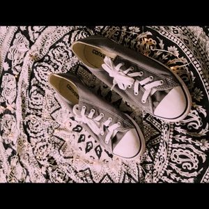 grey converse